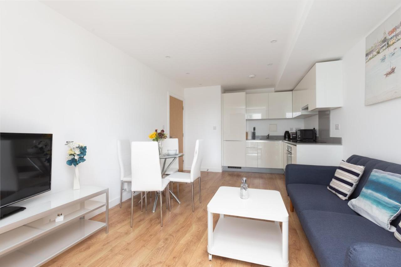 Skyvillion - Cozy Apartments In Enfield Town With Free Parking & Wifi Exterior foto