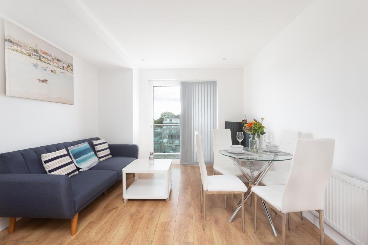 Skyvillion - Cozy Apartments In Enfield Town With Free Parking & Wifi Exterior foto