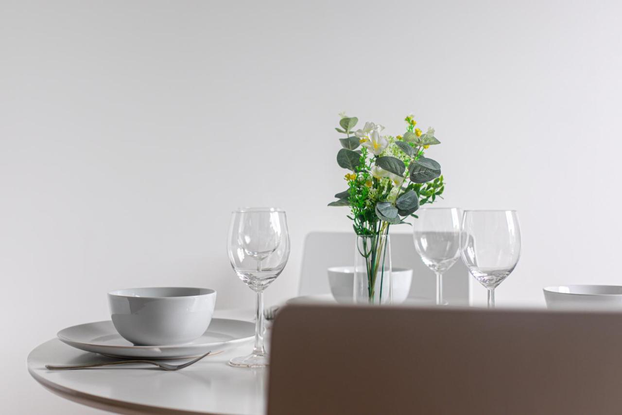 Skyvillion - Cozy Apartments In Enfield Town With Free Parking & Wifi Exterior foto