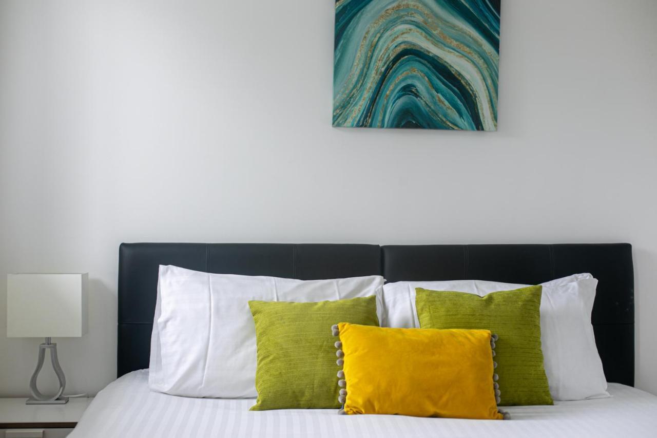 Skyvillion - Cozy Apartments In Enfield Town With Free Parking & Wifi Exterior foto