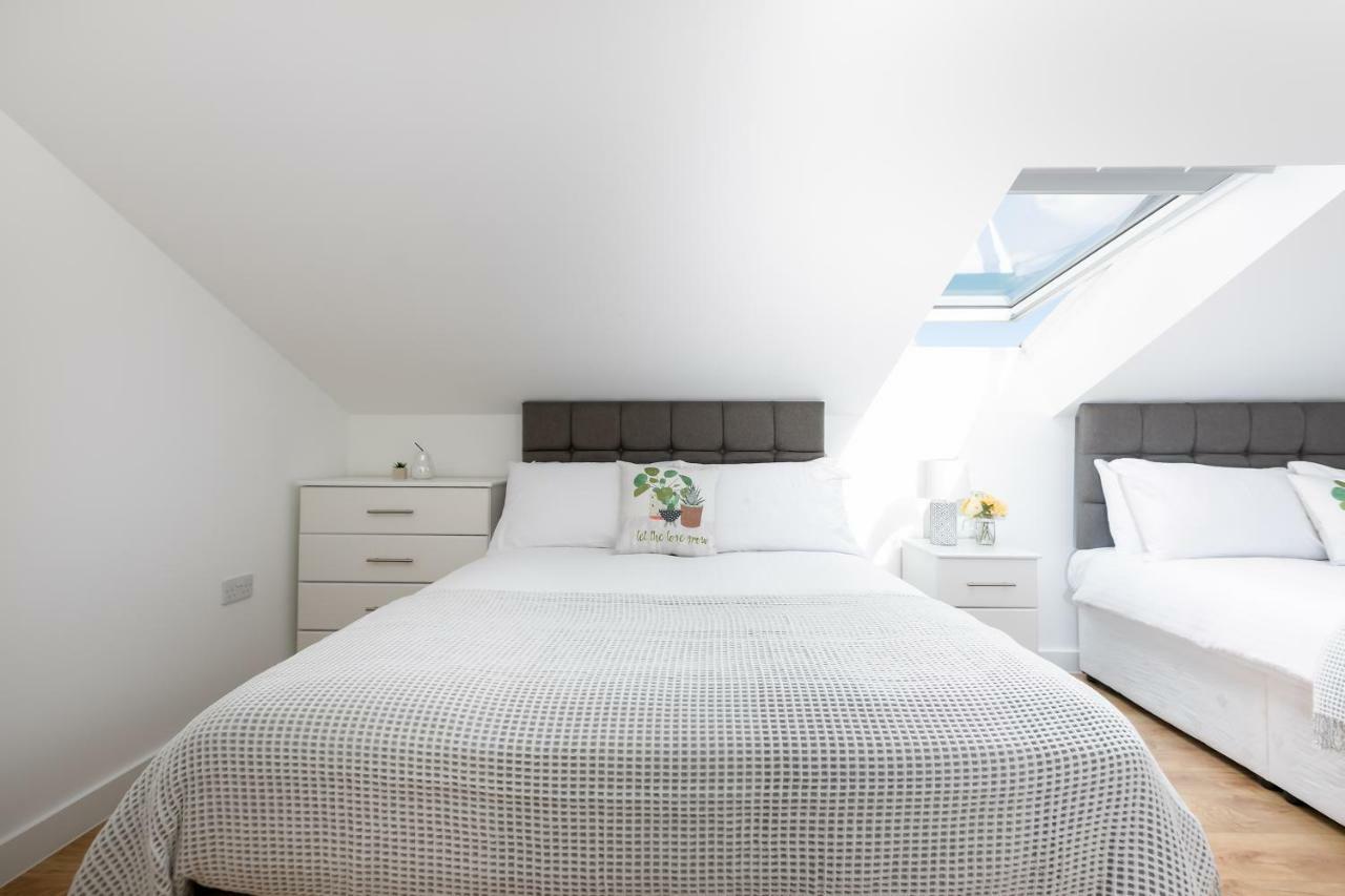 Skyvillion - Cozy Apartments In Enfield Town With Free Parking & Wifi Exterior foto